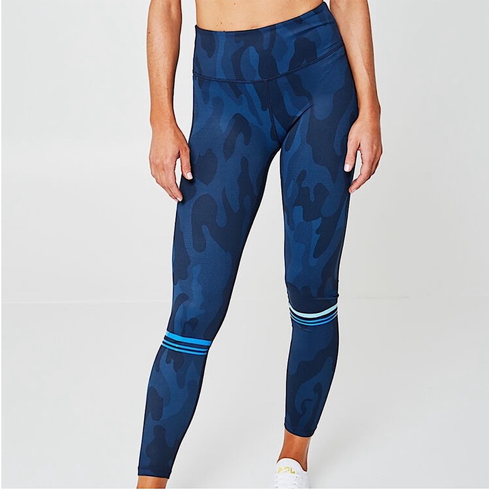 NWOT LILYBOD Soulcycle blue camo and stripe cropped ankle active leggings L new